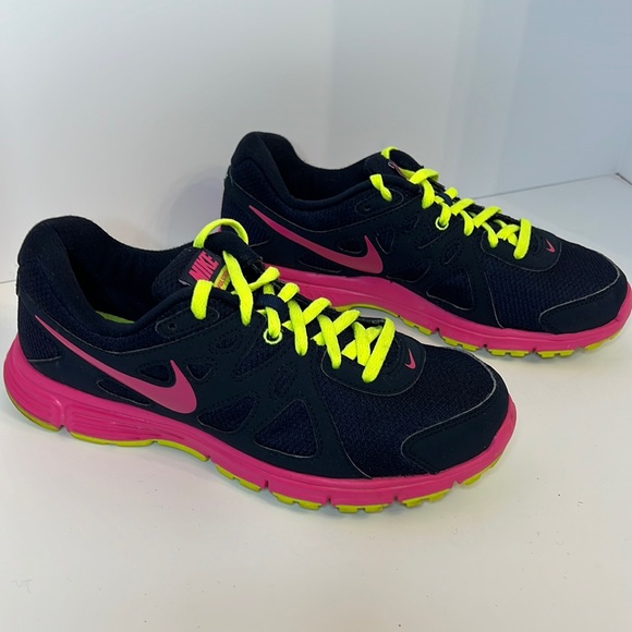 Nike Shoes - NIKE REVOLUTION 2 BLACK AN PINK SNEAKERS SZ 8